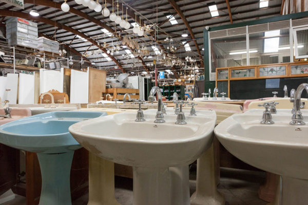 Pedestal basins in white