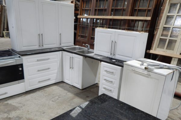 Stone tops plenty of overhead cupboards