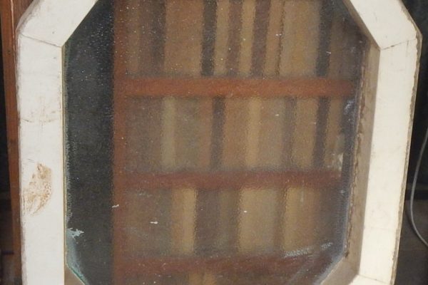 Octagonal window 920 x 645