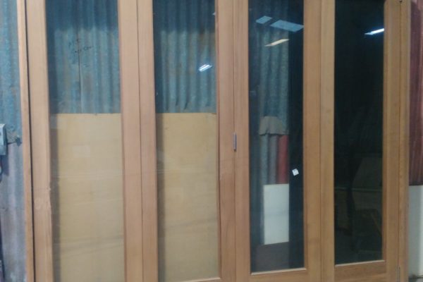 2380 x 2732 WRC folding doors with disappearing screen